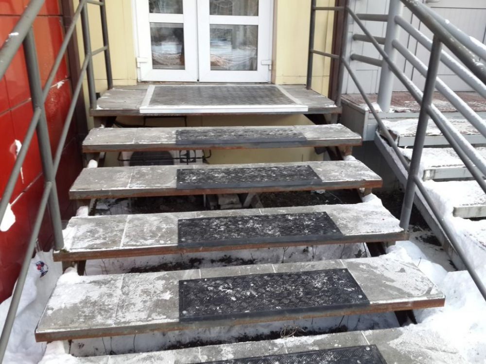 Монтаж резиновых проступей и накладок на ступени стоимость - Калуга